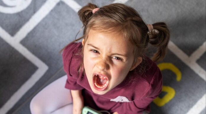 4 λόγοι για τους οποίους το παιδί σου μπορεί να έχει ανήσυχη συμπεριφορά