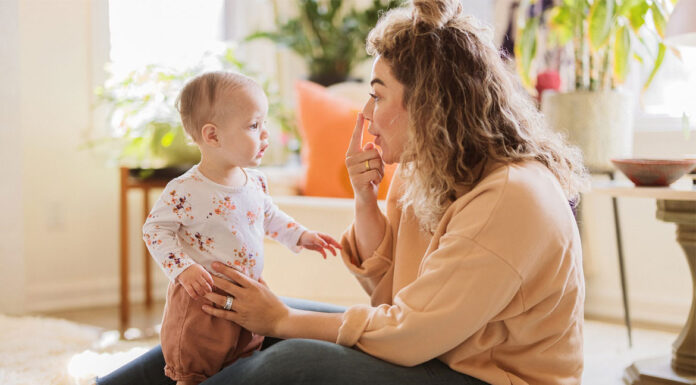 Το παιχνίδι που θα βοηθήσει το παιδί να πει τις πρώτες του λέξεις