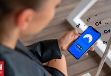 Τι καθιστά το TikTok εθιστικό – «Κίτρινη κάρτα» από την Κομισιόν λόγω του σχεδιασμού του