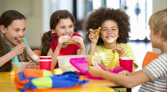 Σνακ στο σχολείο: 4 προτάσεις για υγιεινές και γρήγορες επιλογές