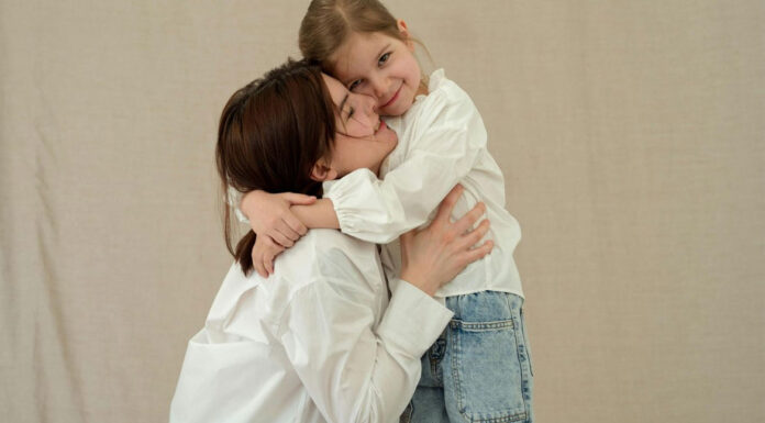 5 ερωτήσεις που προσφέρουν ζεστασιά και ασφάλεια στα παιδιά