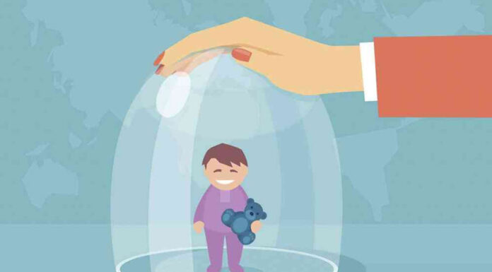 Υπερπροστατευτικοί γονείς: Πόσο κακό μπορεί να κάνουν σε ένα παδί