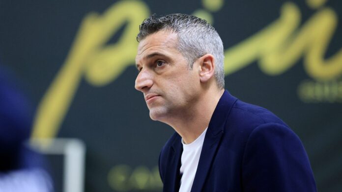PAPANIKOLOPOULOS.jpg