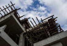 Υπουργείο Εργασίας: Υποχρεωτικά τα μέτρα προστασίας των εργαζομένων λόγω καύσωνα