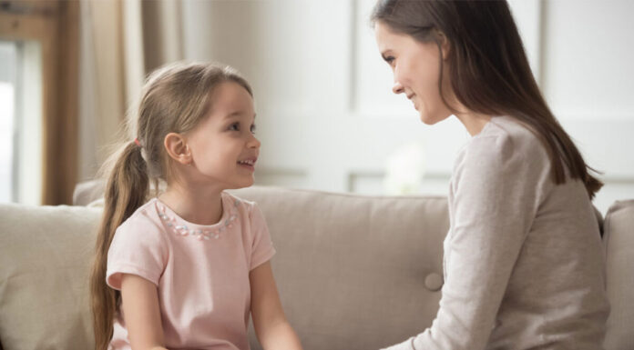 4 συνήθειες γονιών που μεγαλώνουν παιδιά με αυτοπεποίθηση