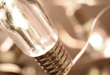 Πνίγουν τις μικρές επιχειρήσεις οι αυξήσεις στο ρεύμα