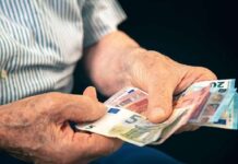 Γιατί οι συντάξεις Δημοσίου είναι διπλάσιες του ιδιωτικού τομέα – Έως και 715 ευρώ η διαφορά στα μέσα ποσά