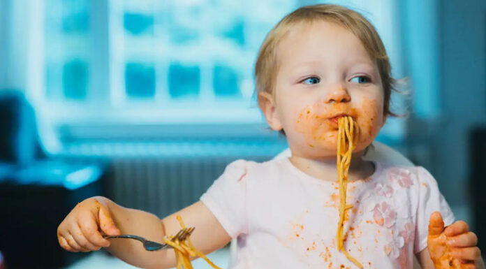 Πώς το μωρό θα αποκτήσει μια υγιή σχέση με το φαγητό