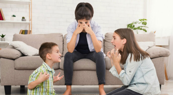 5 βήματα για να μάθεις στα παιδιά σου πώς να «μαλώνουν» με υγιή τρόπο