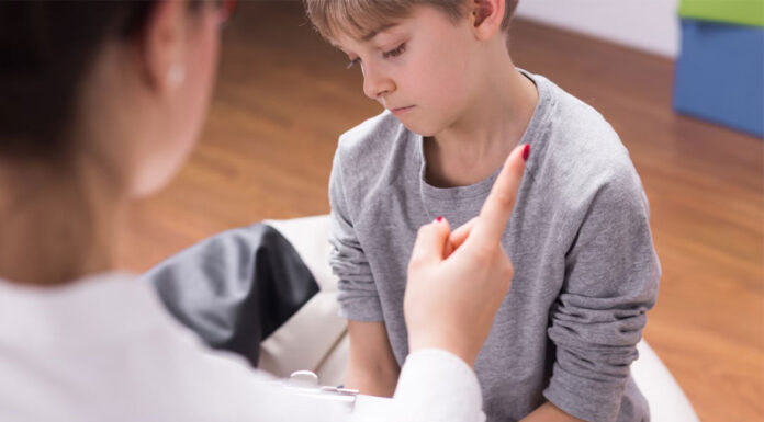 6 φράσεις που λένε οι γονείς και προκαλούν ντροπή στα παιδιά