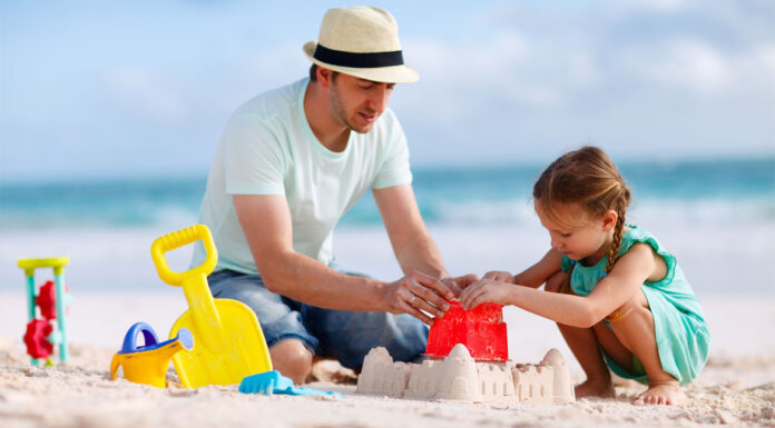 Στη θάλασσα με τα παιδιά: 6 έξυπνες συμβουλές για την παραλία