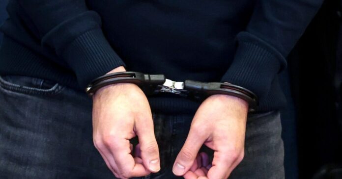 xeiropedes-handcuffs-1200x675-1-1200x630.jpg