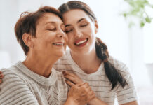 Επτά τρόποι για να χτίσεις μια υγιή σχέση με τα ενήλικα παιδιά σου