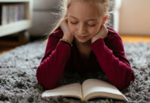 5 μικρές συνήθειες που βοηθούν τα παιδιά να αγαπήσουν το διάβασμα