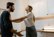 Πέντε σημάδια που δείχνουν ότι μια σχέση δεν είναι ισότιμη