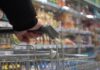 Ακρίβεια: Μικρές μειώσεις, μεγάλες πιέσεις για τους καταναλωτές – MEGA έρευνα