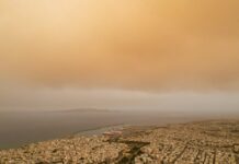 Καιρός – Τσατραφύλλιας: «Θερμή εισβολή με νοτιάδες και υγρασία» – Επιστροφή της αφρικανικής σκόνης από τη Δευτέρα