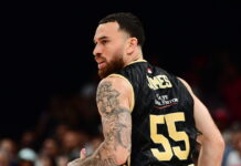 Ο Μάικ Τζέιμς ζήτησε συγγνώμη από τον Έλι Οκόμπο: «Είναι ντροπιαστικό, άφησα τα συναισθήματα να με κυριεύσουν»