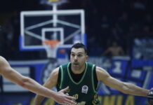 Ο Κώστας Σλούκας «χάρισε» στον 18χρονο Δημήτρη Παπαγεωργίου του Περιστερίου τους πρώτους του πόντους στην GBL