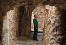 Ο…Κανέλλος -Νίκος Ψαρράς επέστρεψε στη Μάνη και πήγε στο μόνο μέρος που δεν τον είδαμε στη Μάγισσα