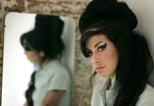 Amy Winehouse: Ο πατέρας της, Mitch, μηνύει δύο από τις πρώην φίλες της
