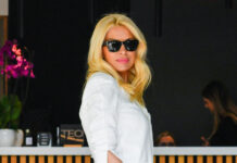 Ελένη Μενεγάκη: Η τυχαία συνάντηση στο αεροδρόμιο με δυο τραγουδιστές κι η αναφορά μόνο στον έναν! (ο άλλος είναι ΚΑΙ κουμπάρος της)