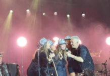 Στέλιος Ρόκκος: Ανέβασε στη σκηνή τις κολλητές της γυναίκας του να τραγουδήσουν μαζί του. Τι; Αυτό που μπορούσαν