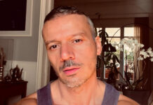 Γιώργος Νανούρης: Το Χριστουγεννιάτικο δέντρο του, του βγήκε στραβό κι αποφάσισε να το αποδεχτεί (αν και σκέφτηκε να το διορθώσει)