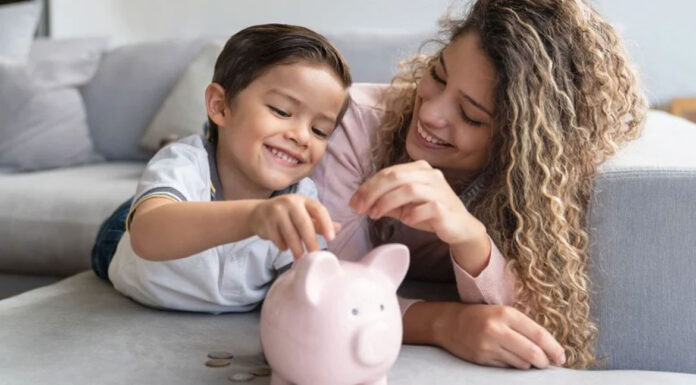 Τα χρήματα δεν «ξεφυτρώνουν»: Τα πιο πολύτιμα οικονομικά μαθήματα για τα παιδιά