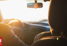 Ο κίνδυνος οδήγησης με χοντρό μπουφάν: Γιατί μπορεί να τραυματιστείτε ακόμη και με χαμηλές ταχύτητες