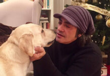 Πώς ο Διονύσης Σχοινάς κατάφερε να κάνει το σκυλί τους να περάσει…. Μαύρα Χριστούγεννα