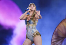 Η Taylor Swift απαντά στους επικριτές που λένε «Δώσε τη σειρά σου σε κάποιον άλλον»