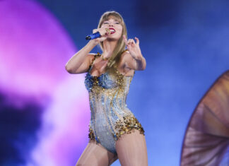 Η Taylor Swift απαντά στους επικριτές που λένε «Δώσε τη σειρά σου σε κάποιον άλλον»