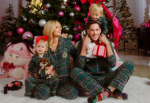 Paris Hilton: Η φωτογράφιση υπερπαραγωγή για τη φετινή οικογενειακή Christmas Card