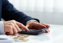 Eλεύθεροι επαγγελματίες: Τι σύνταξη θα πάρουν και τι συμφέρει να επιλέξουν (πίνακες)