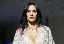 Ελισάβετ Σπανού: Όλα της… επίδειξης δύσκολα! Τα απρόοπτα που της έτυχαν στην επίδειξη του Ερωτόκριτου