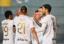 Super League: Η ΑΕΚ εκμεταλλεύτηκε τις απώλειες βαθμών Ολυμπιακού και ΠΑΟΚ και μείωσε τη διαφορά από την κορυφή