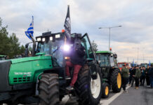 Μπλόκα αγροτών: Ανυποχώρητοι αν δεν ικανοποιηθούν τα αιτηματά τους – Αποκλείουν το λιμάνι του Βόλου