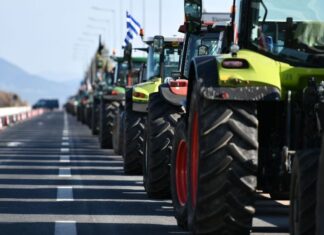 Ακρίβεια: Στα «μπλόκα» οι αγρότες, στα «κάγκελα» οι καταναλωτές