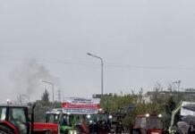 Οι αγρότες έχουν κόψει με μπλόκα 3 σημεία στην Αθηνών – Λαμίας: Δυόμιση ώρες παραπάνω το ταξίδι για Θεσσαλονίκη