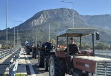 Ανυποχώρητοι οι αγρότες μετά το κάλεσμα Μητσοτάκη για διάλογο – Νέο μπλόκο στην γέφυρα του Εύηνου