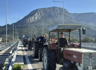 Ανυποχώρητοι οι αγρότες μετά το κάλεσμα Μητσοτάκη για διάλογο – Νέο μπλόκο στην γέφυρα του Εύηνου
