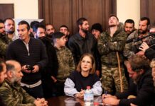 Ηράκλειο: Οι αγρότες έχουν κάνει κατάληψη στην Αποκεντρωμένη Διοίκηση Κρήτης – «Το κεφάλι μας δεν χαμηλώνει»