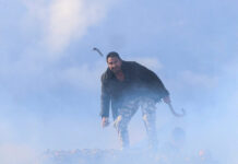 Εκτός ελέγχου η κατάσταση στα μπλόκα των αγροτών: Άγρια επεισόδια στην Κρήτη με μάχες σώμα με σώμα με τα ΜΑΤ – Κλειστό το αεροδρόμιο Ηρακλείου