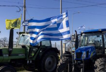 Μαρινάκης: «Ο ειλικρινής διάλογος θα φέρει τις λύσεις» – «Δεν έχουμε λάβει ουσιαστικές απαντήσεις, παραμένουμε στον δρόμο» απαντούν οι αγρότες