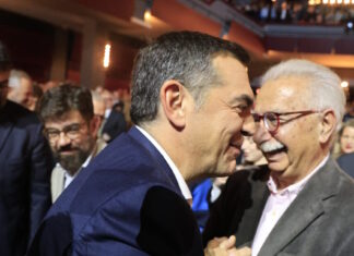 Αλέξης Τσίπρας: Πανηγυρική η άφιξή του στο Παλλάς για την παρουσίαση του βιβλίου του «Ιθάκη»