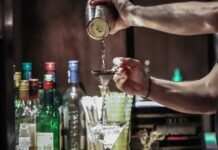 Αστυνομική επιχείρηση «Νυχτερινός Ποιμήν» σε κλαμπ που πωλούσαν αλκοόλ σε 7 ανήλικους – 2 συλλήψεις