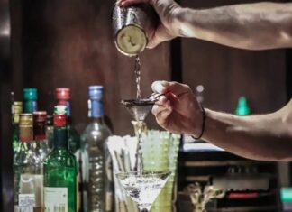 Αστυνομική επιχείρηση «Νυχτερινός Ποιμήν» σε κλαμπ που πωλούσαν αλκοόλ σε 7 ανήλικους – 2 συλλήψεις