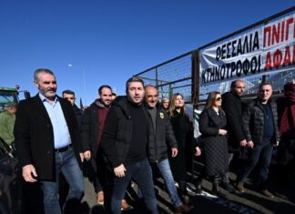 ΠΑΣΟΚ: H σύγκρουση με την κυβέρνηση για τα μπλόκα των αγροτών και το μήνυμα του Νίκου Ανδρουλάκη