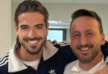 Άρης Μουγκοπέτρος: Δείχνει για πρώτη φορά τα πρόσθετα δάχτυλα που έβαλε στο χέρι του μετά τον ακρωτηριασμό του!